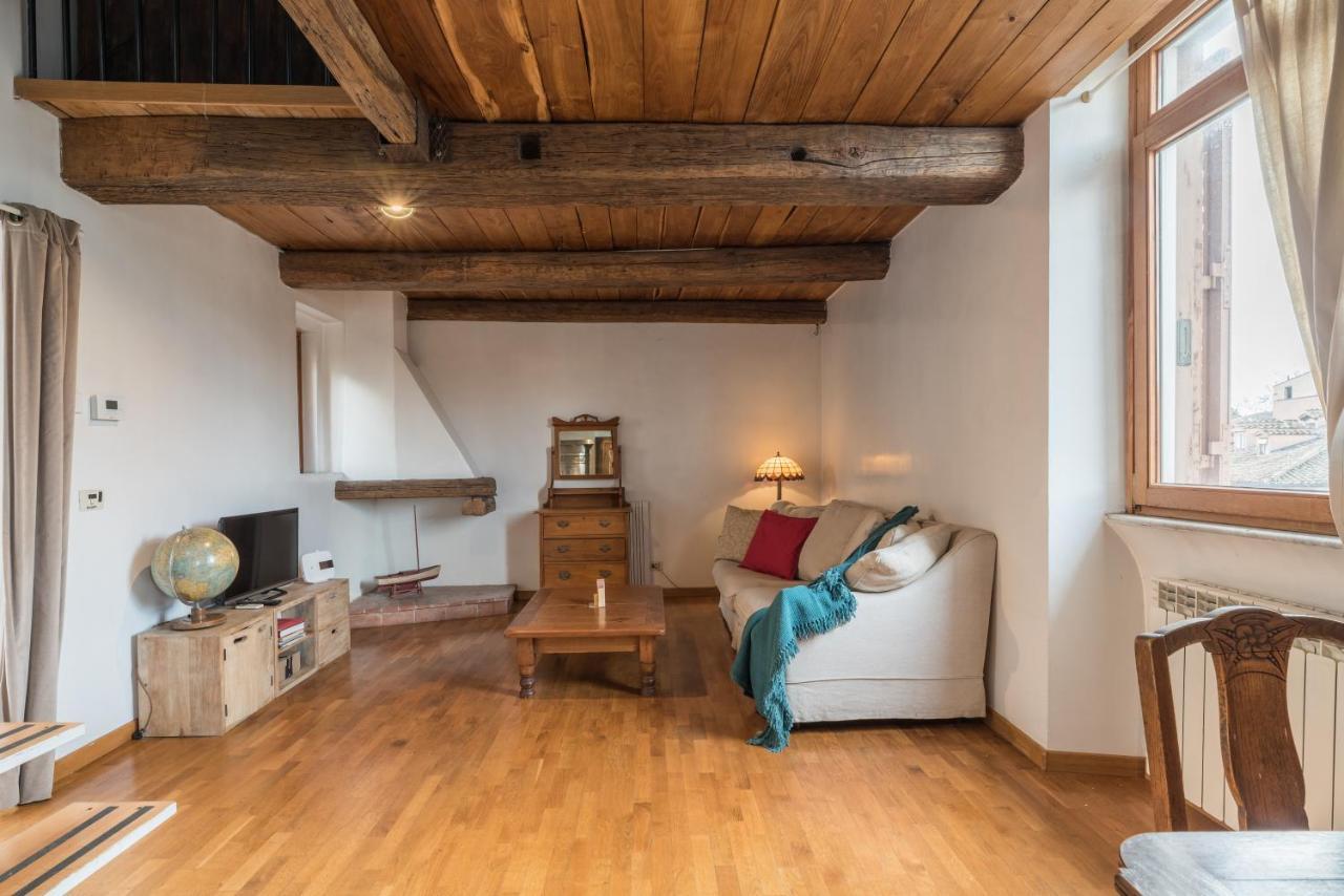Cozy Wooden Apt In Piazza Navona Lägenhet Rom Exteriör bild